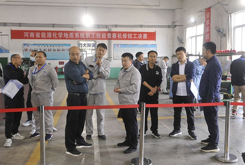 河南省能源化学地质系统职工职业技术较量机建钳工决赛在濮阳园区成功进行 ——濮阳园区包揽幼我前四名，获集体第一名