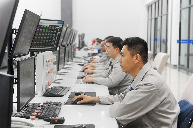 国庆坚守，岗位上的动人画卷 (1)